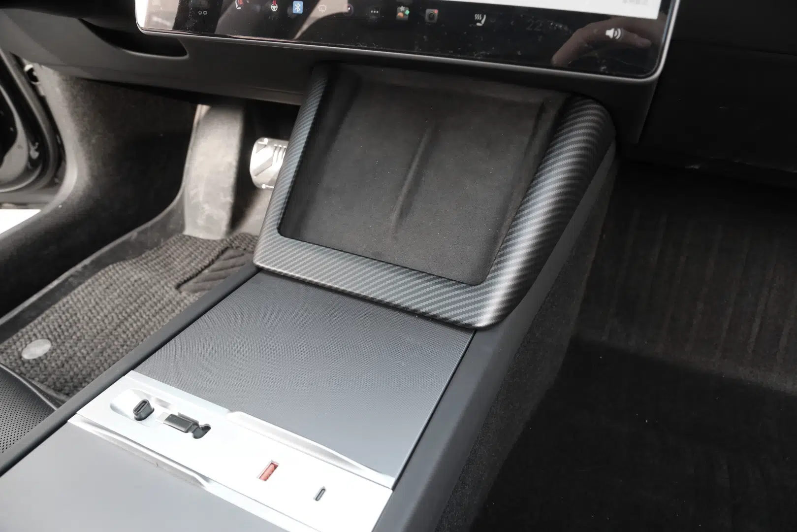 2025+ MODEL Y JUNIPER IÇIN UYUMLU ORTA SARZ KENAR KARBON KAPLAMA