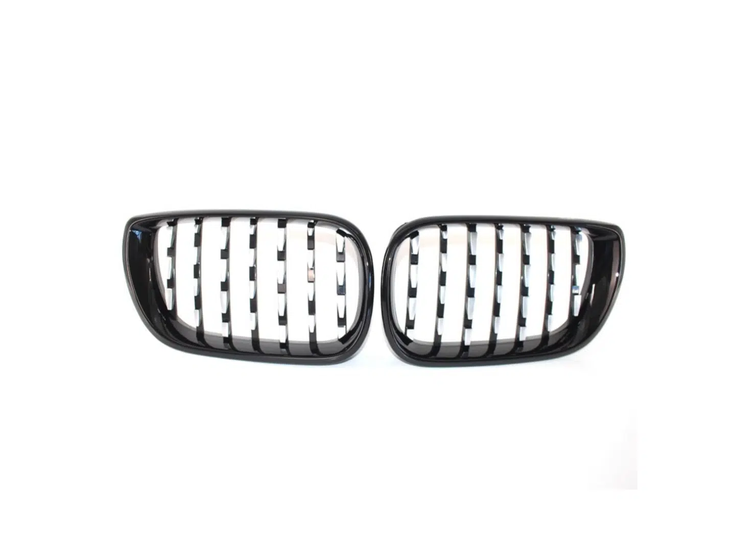 3 SERISI 2002-2004 E46 IÇIN UYUMLU DIAMOND PANJUR (BÖBREK) PIANO BLACK ÇERÇEVE