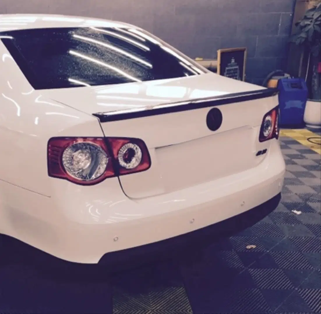 JETTA 2006-2012 IÇIN SPOILER - PIANO BLACK