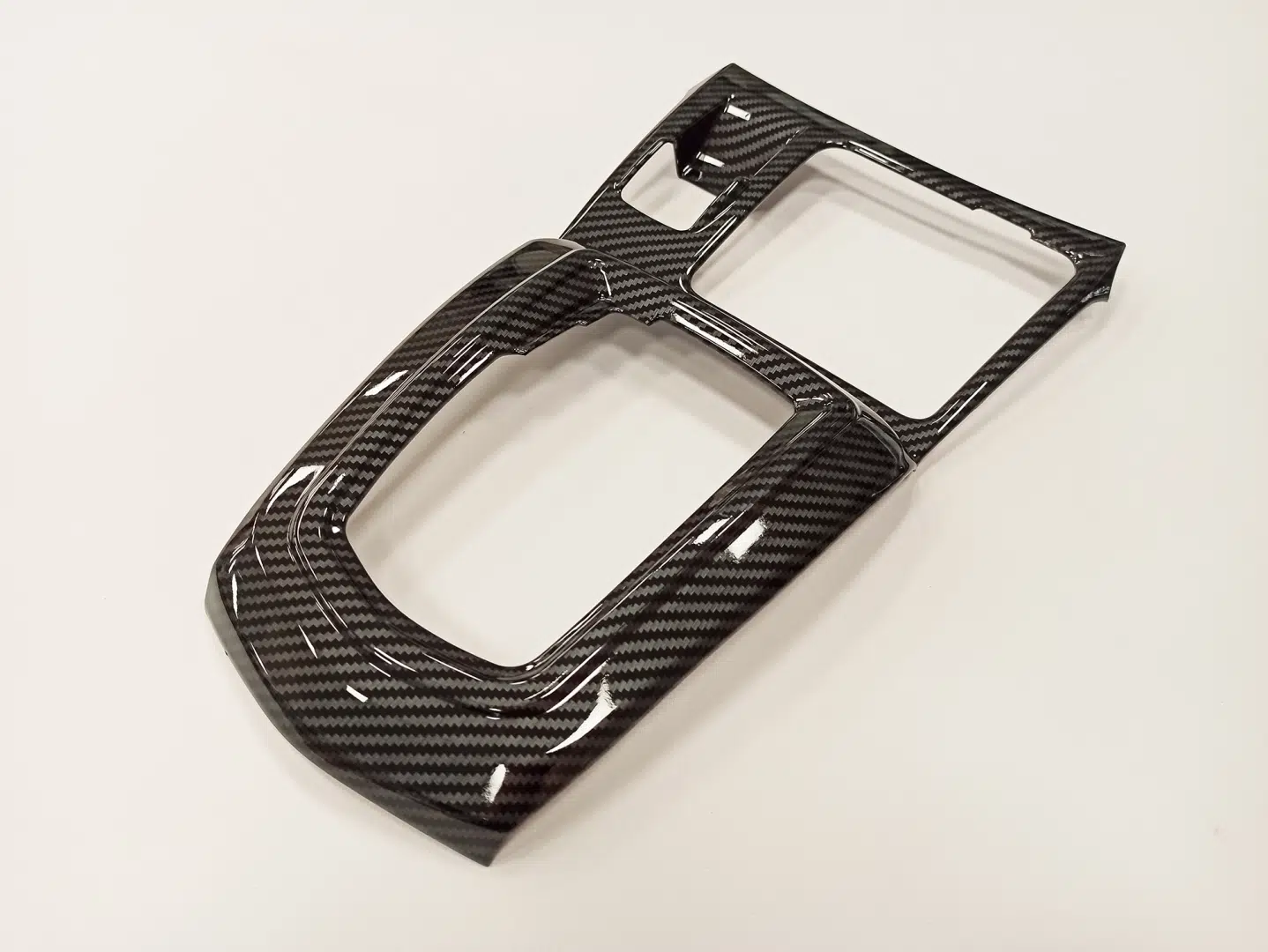 QASHQAI 2018+ IÇIN UYUMLU VITES KAPLAMA - CARBON