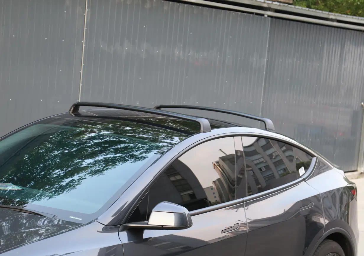 TESLA MODEL Y LEGACY VE JUNİPER İÇİN UYUMLU TAVAN BARI - KİLİTLİ GELİŞTİRİLMİŞ MODEL